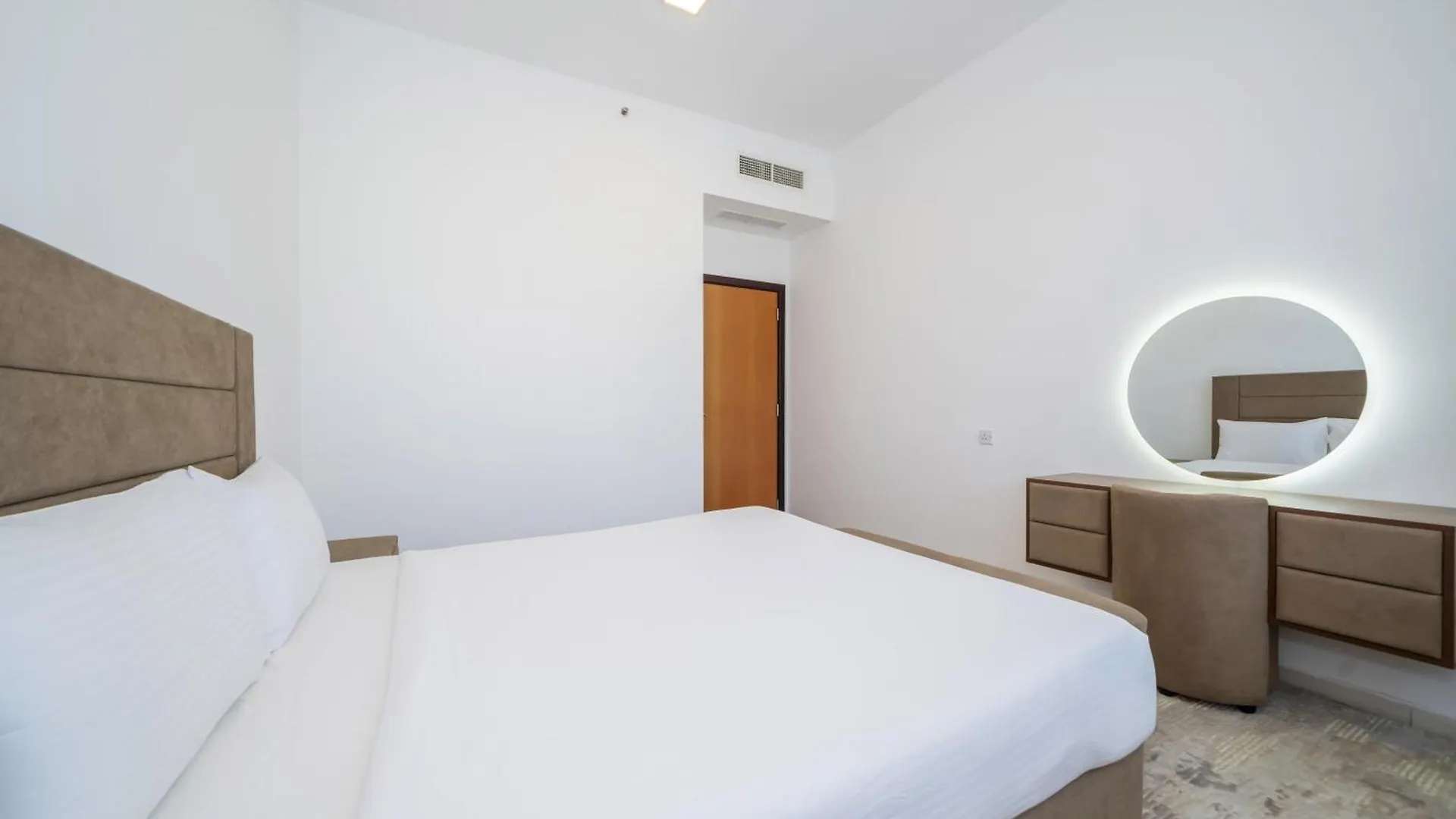 Villa Spacious 4-Br In Horizon Tower, Marina Dubai