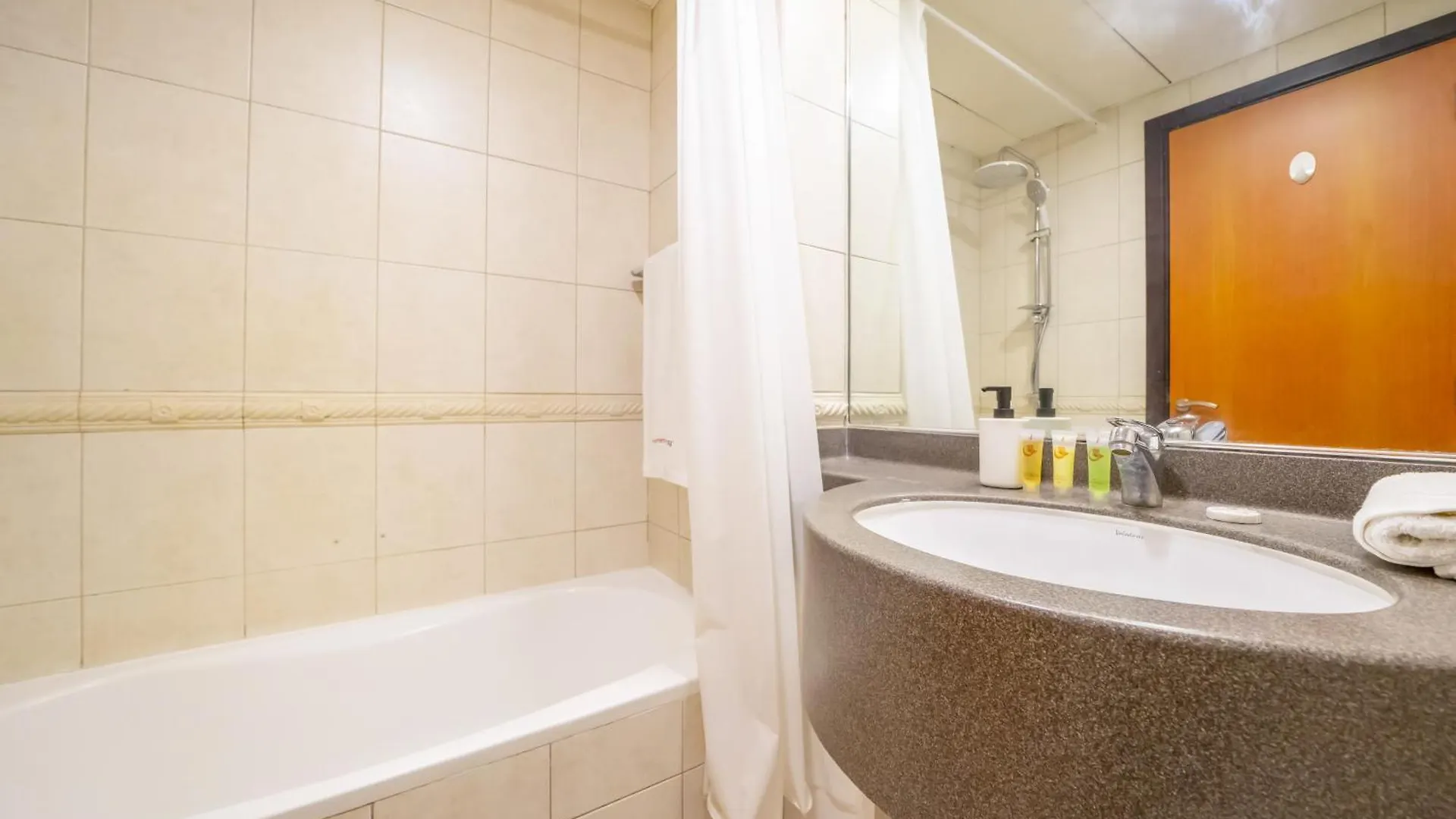 Spacious 4-Br In Horizon Tower, Marina Dubai 0*,