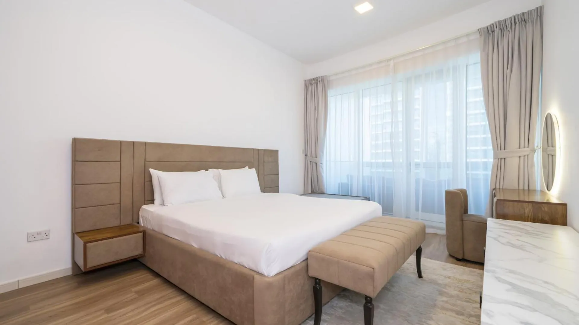 Spacious 4-Br In Horizon Tower, Marina Dubai United Arab Emirates