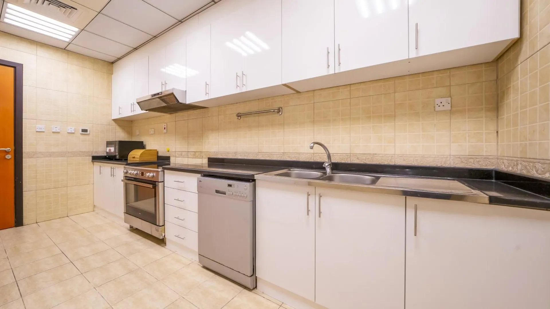 Spacious 4-Br In Horizon Tower, Marina Dubai 0*,  United Arab Emirates