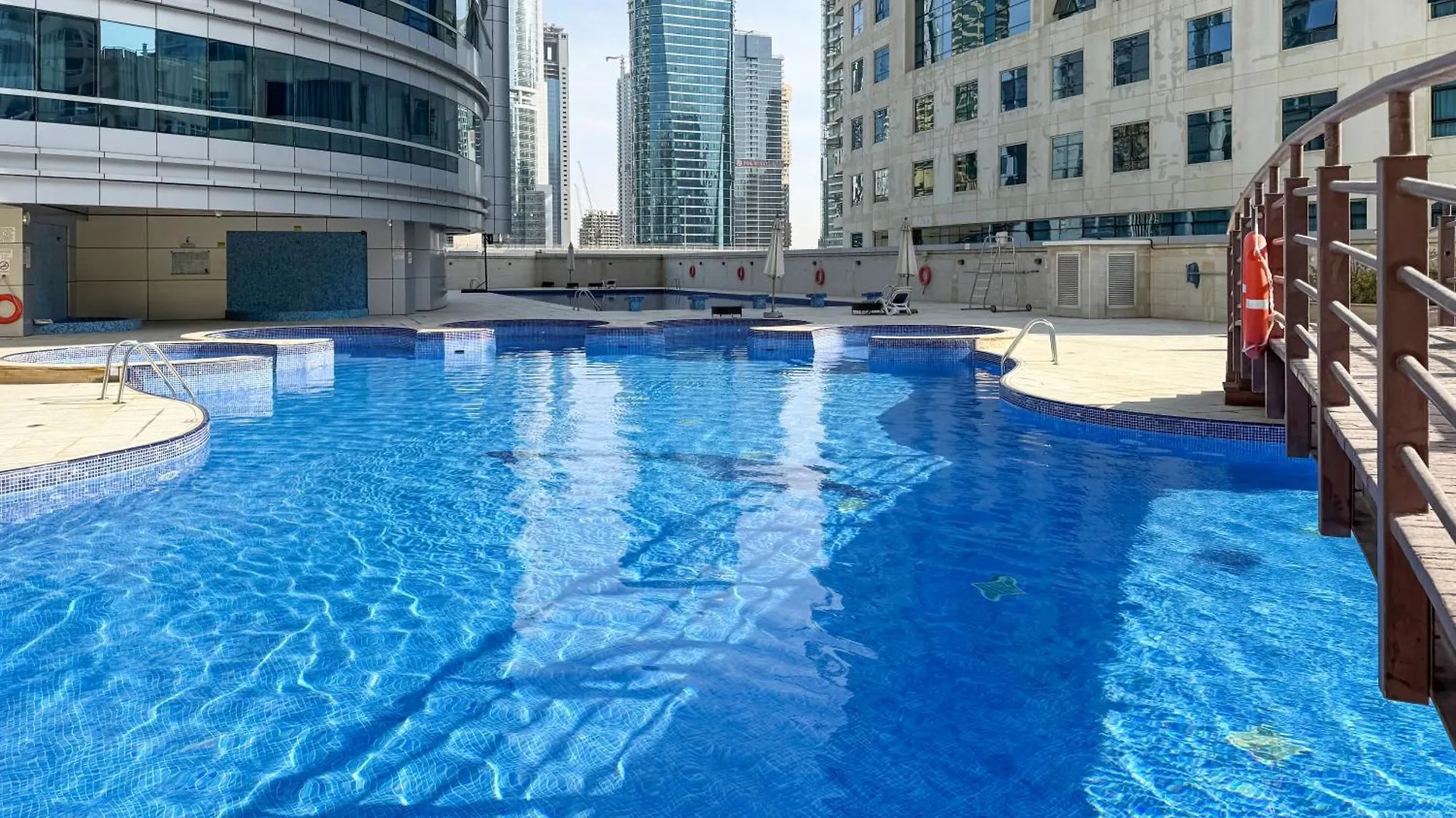 Spacious 4-Br In Horizon Tower, Marina Dubai United Arab Emirates