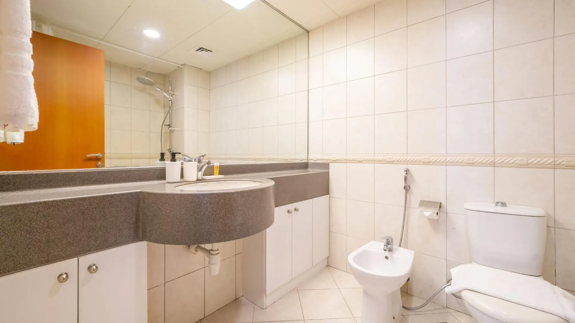 Villa Spacious 4-Br In Horizon Tower, Marina Dubai United Arab Emirates
