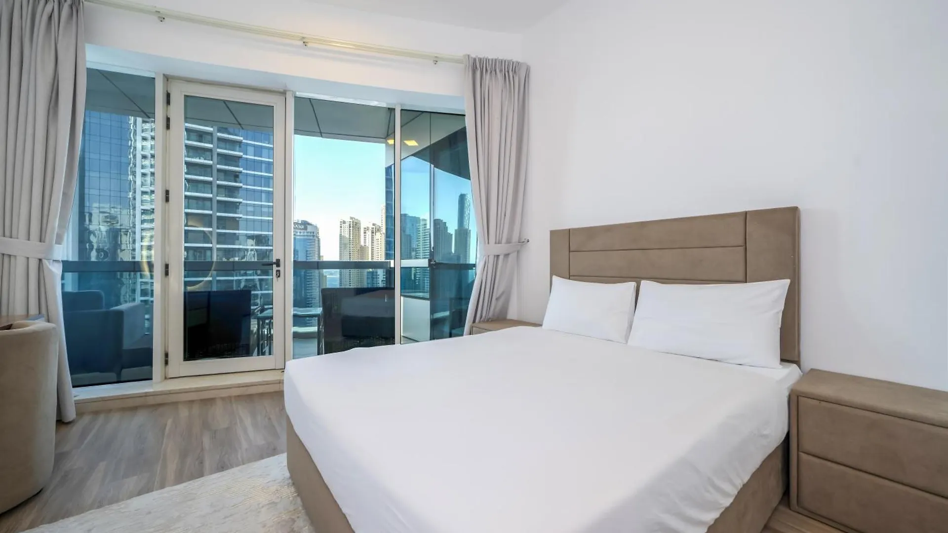 Spacious 4-Br In Horizon Tower, Marina Dubai Villa