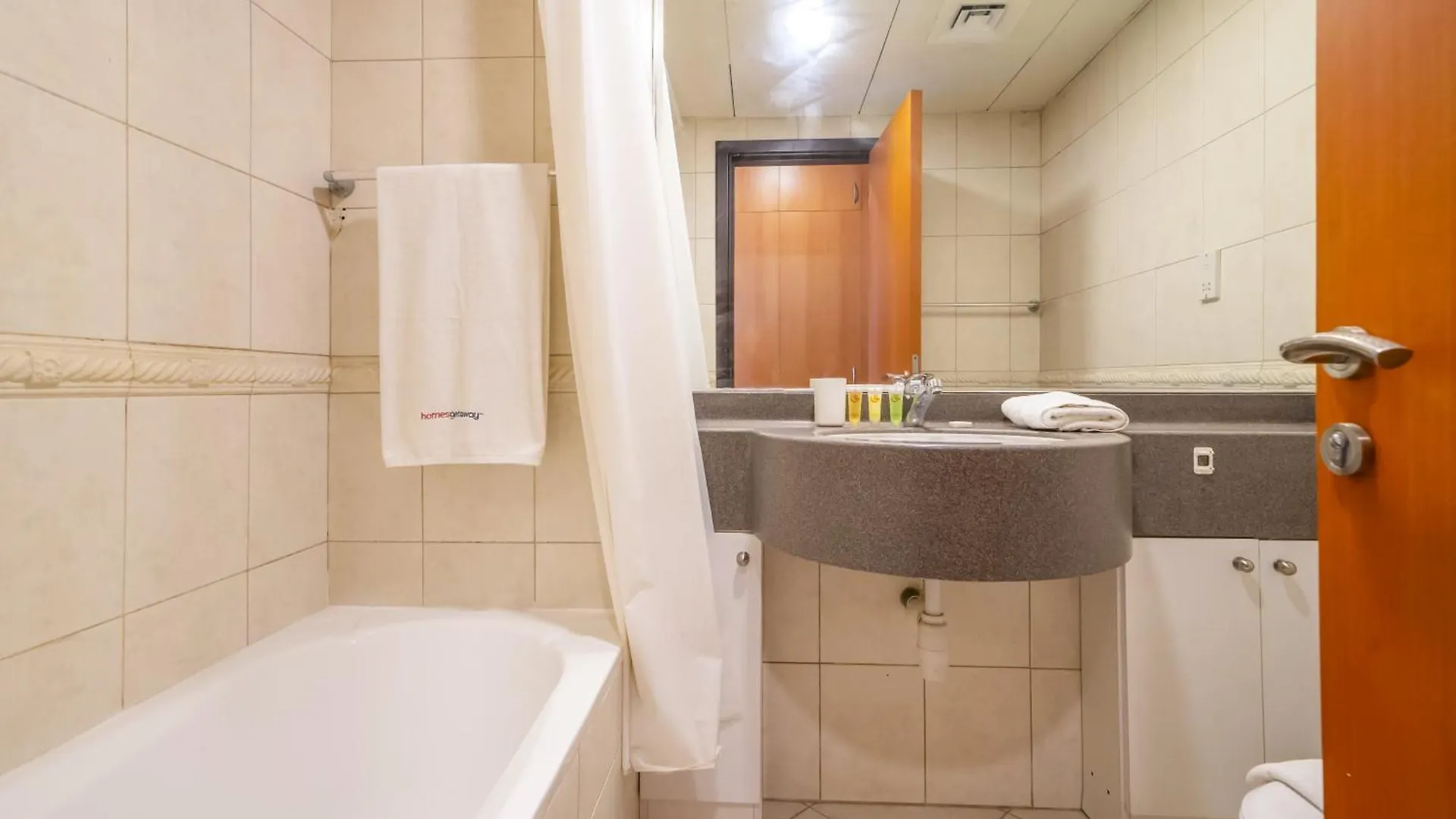Villa Spacious 4-Br In Horizon Tower, Marina Dubai