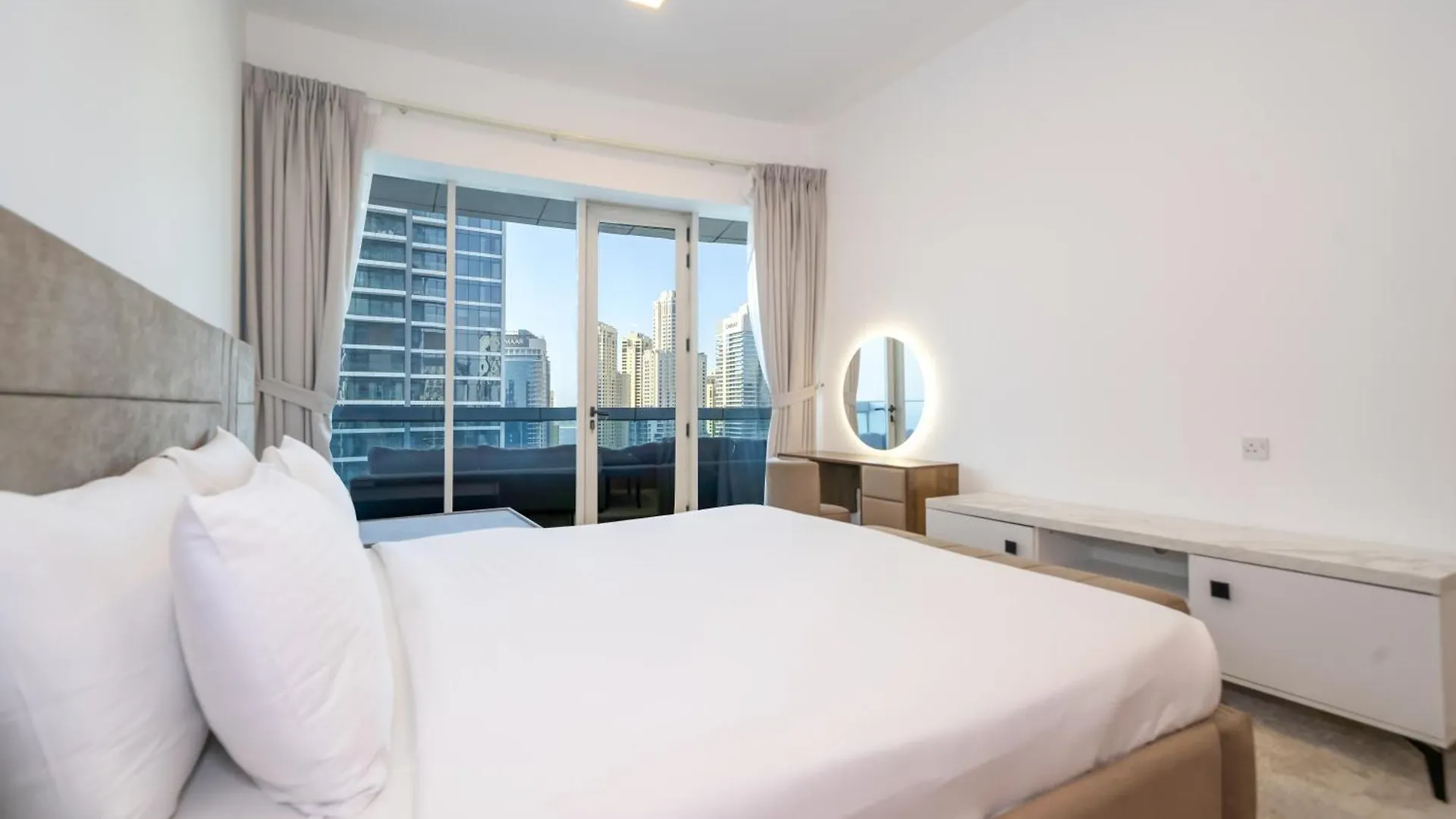 Spacious 4-Br In Horizon Tower, Marina Dubai Villa