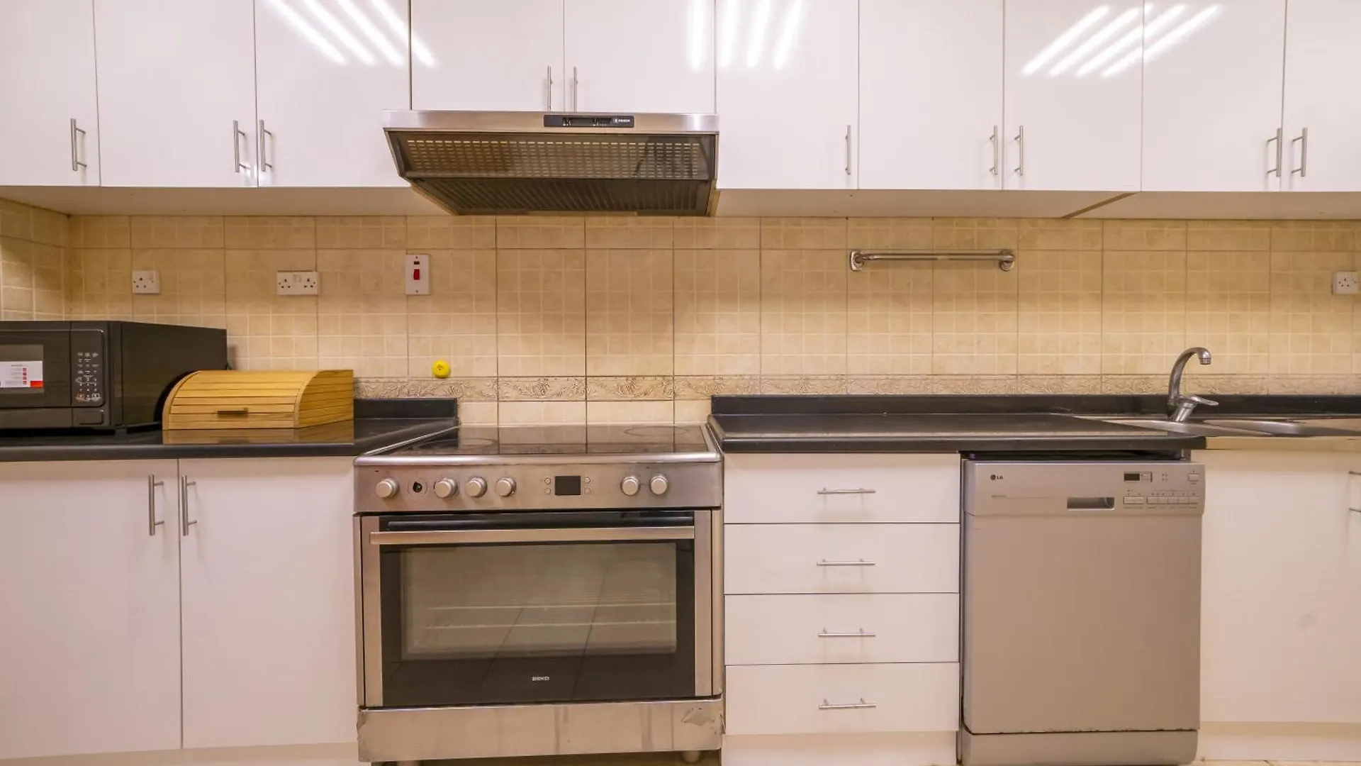Villa Spacious 4-Br In Horizon Tower, Marina Dubai