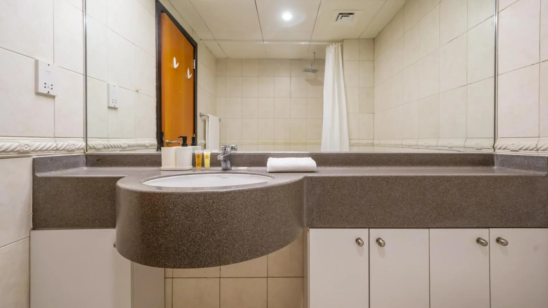 Spacious 4-Br In Horizon Tower, Marina Dubai 0*,  United Arab Emirates