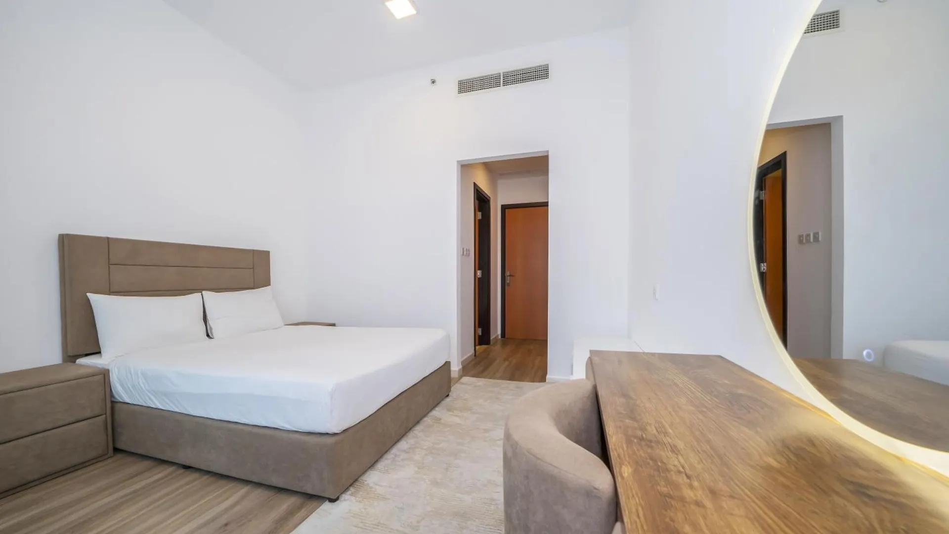 Villa Spacious 4-Br In Horizon Tower, Marina Dubai