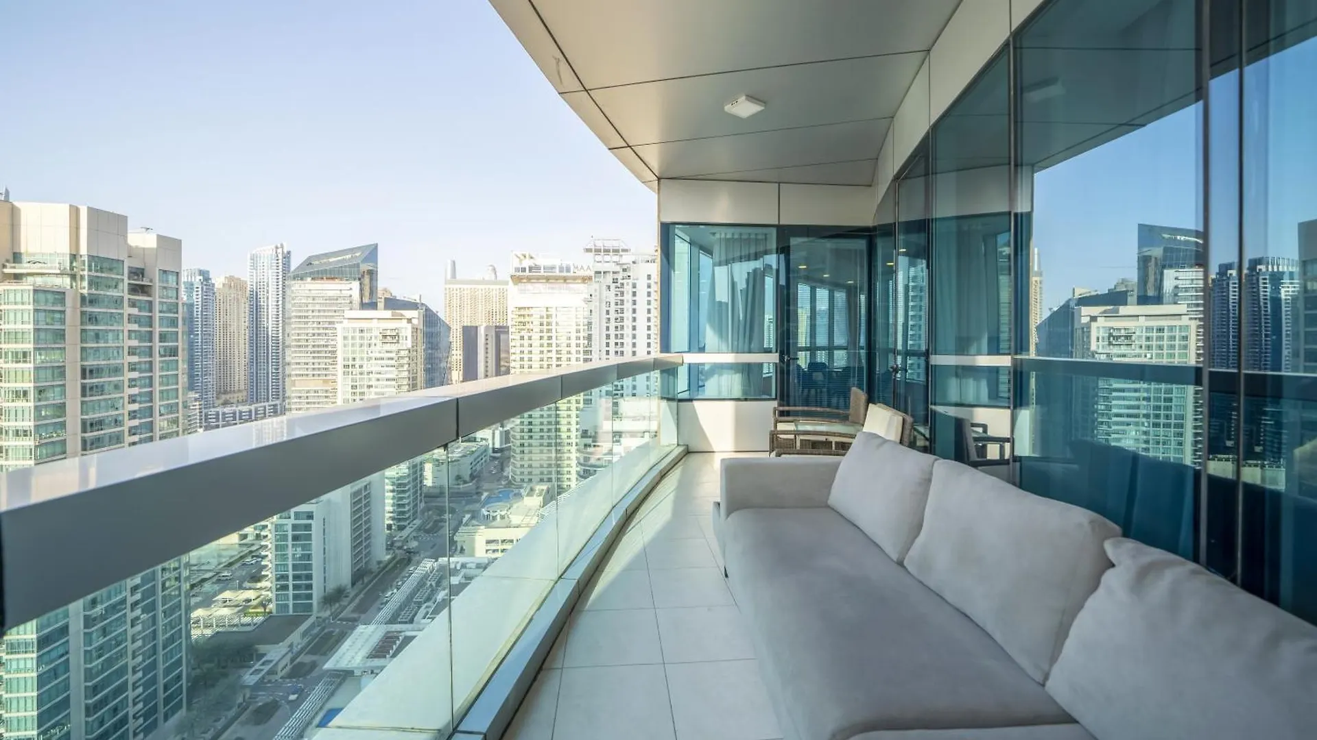 Spacious 4-Br In Horizon Tower, Marina Dubai Villa
