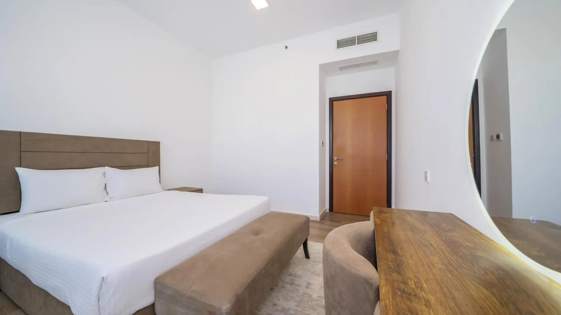 Spacious 4-Br In Horizon Tower, Marina Dubai Apartment